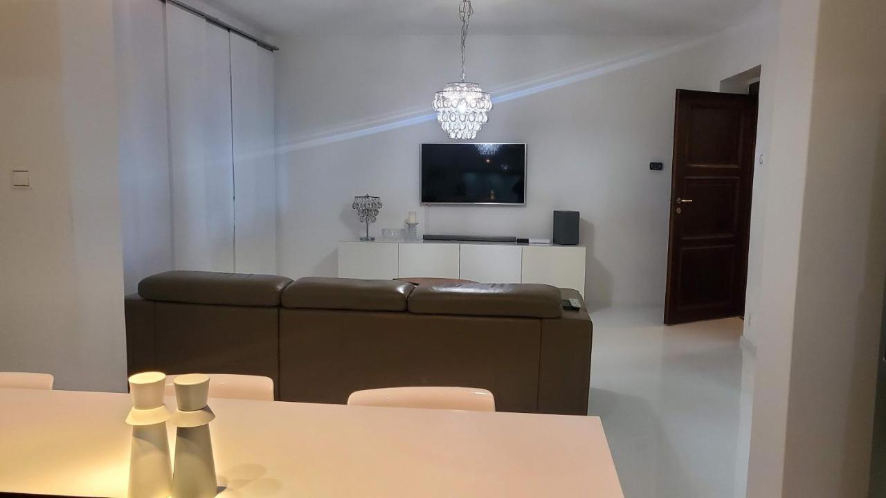 לוקט Apartman Julie מראה חיצוני תמונה